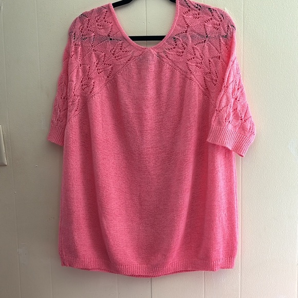 Beautiful pink sweater light weight . - Picture 6 of 8